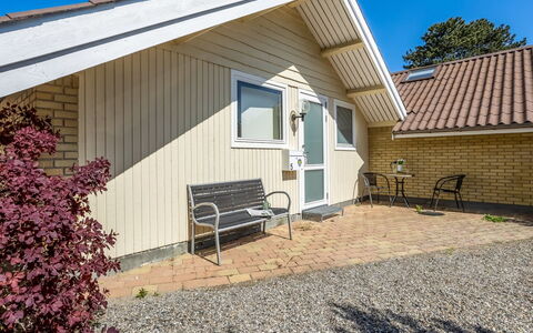 Darina - 150M from the Sea: Domicile, Chalet, Siding, Dur, Ombre, Planche, Conception, Biens, Porche, Plate-Forme