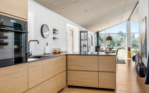 Heidl - 2Km from the Sea: Cuisine, Comptoir, Bois, Meubles, Sol, Appareil De Cuisine, Design Intérieur, Cabinetry, Parquet, Sol
