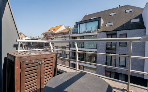 Littoral with Two Balconies: Appartement, Domicile, Design Urbain, Balcon, Condominium, Daylighting, Aluminium, Acier, Balustrade