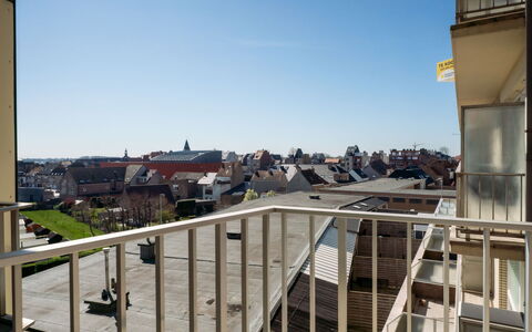 Verona: Jour, Zone Résidentielle, Appartement, Composite, Design Urbain, Balcon, Condominium, Banlieue, Daylighting