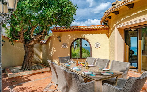 Castillo al Mar: Appartement, Meubles, Zone Résidentielle, Balcon, Condominium, Chaise, Ombre, Recours, Côte, Hôtel