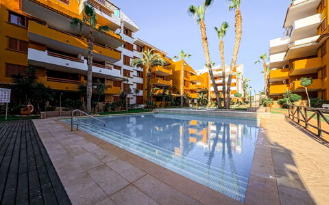La Recoleta: Appartement, Meubles, Zone Résidentielle, Balcon, Condominium, Chaise, Ombre, Recours, Côte, Hôtel