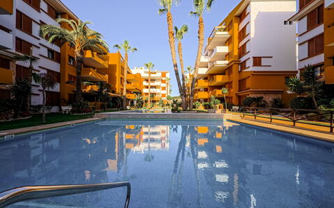 La Recoleta: Appartement, Meubles, Zone Résidentielle, Balcon, Condominium, Chaise, Ombre, Recours, Côte, Hôtel
