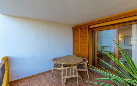 La Recoleta: Appartement, Meubles, Zone Résidentielle, Balcon, Condominium, Chaise, Ombre, Recours, Côte, Hôtel