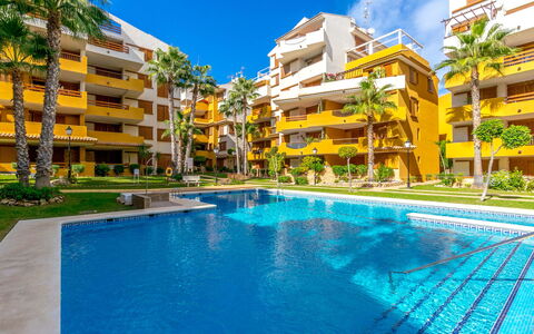 La Recoleta: Appartement, Meubles, Zone Résidentielle, Balcon, Condominium, Chaise, Ombre, Recours, Côte, Hôtel
