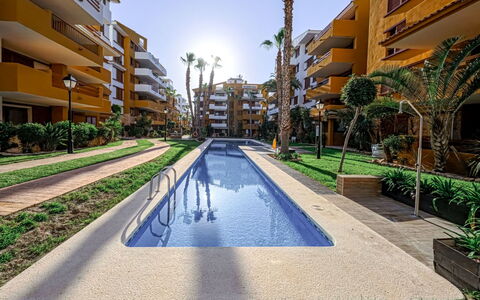 La Recoleta: Appartement, Meubles, Zone Résidentielle, Balcon, Condominium, Chaise, Ombre, Recours, Côte, Hôtel