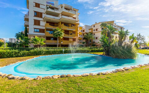 La Recoleta: Appartement, Meubles, Zone Résidentielle, Balcon, Condominium, Chaise, Ombre, Recours, Côte, Hôtel
