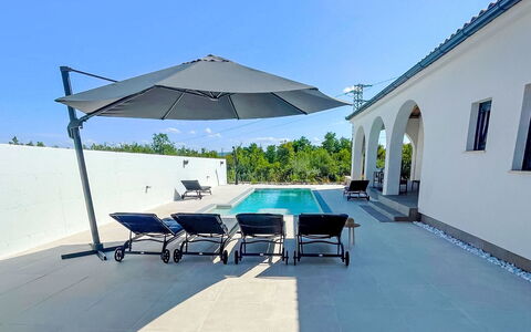 Olivarum: Piscine, Mobilier De Jardin, Meubles, Composite, Ombre, Parapluie, Chaise, Recours, Loisir, Béton