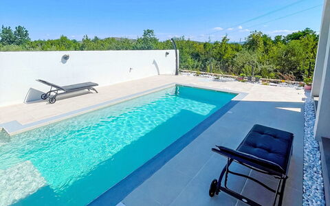 Olivarum: Bleu, Piscine, Composite, Béton, Mobilier De Jardin, Ombre, Caractéristique De L'Eau, Tuile, Recours, Hôtel