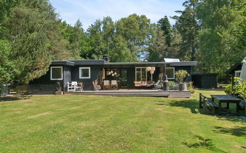 Tatyana - 1.6Km from the Sea: Biens, Ombre, Allée, Ferme
