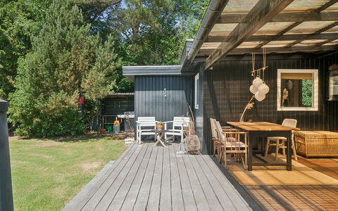 Tatyana - 1.6Km from the Sea: Biens, Ombre, Allée, Ferme