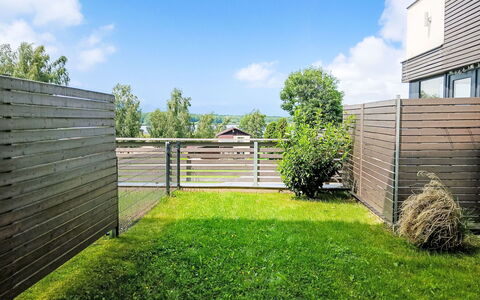 Lakeview Luxury Lodge & Garden: Jardin, Lot Terre, Clôture, Pelouse, Cour, Arrière-Cour, Siding, Accueil Escrime, Aménagement Paysager, Ombre