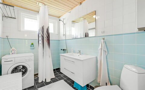 Fido - 500M to the Fjord: Sol, Luminaire Plomberie, Sol, Design Intérieur, Évier, Armoire De Toilette, Robinet, Plomberie, Salle De Bains, Tuile