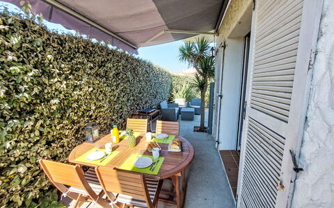 Proche Océan, Forêt et Commerces: Piscine, Composite, Appartement, Condominium, Villa, Aménagement Paysager, Recours, Hôtel, Balcon, Eco Hôtel