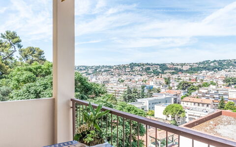 L'Helios: Piscine, Composite, Appartement, Condominium, Villa, Aménagement Paysager, Recours, Hôtel, Balcon, Eco Hôtel