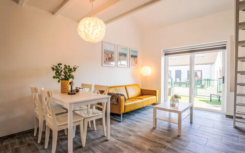 Melrose with Parking: Bois, Design Intérieur, Sol, Plafond, Sol, Meubles, Parquet, Pièce, Appartement, Salon
