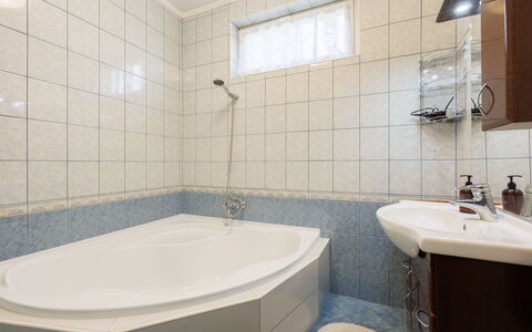 Baum: Salle De Bains, Luminaire Plomberie, Baignoire, Design Intérieur, Sol, Lavabo, Sol, Robinet, Évier, Plafond