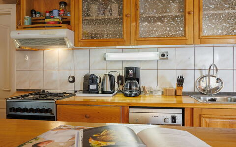Baum: Appareil De Cuisine, Cuisine, Comptoir, Cabinetry, Principaux Appliance, Électroménager, Bois, Petit Appareil, Cuisinière, Design Intérieur