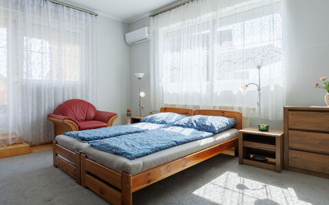 Baum: Meubles, Lit, Chambre, Design Intérieur, Sol, Sol, Literie, Bois, Drap De Lit, Pièce