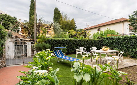Casa del Mare: Arbuste, Jardin, Mobilier De Jardin, Arrière-Cour, Cour, Aménagement Paysager, Hacienda, Ombre, Cour