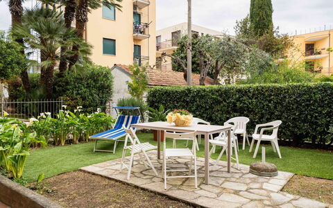 Casa del Mare: Meubles, Arbuste, Mobilier De Jardin, Jardin, Chaise, Ombre, Pelouse, Cour, Arrière-Cour, Aménagement Paysager