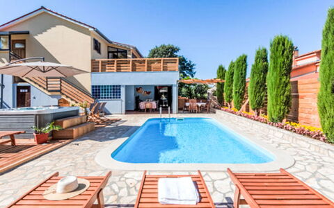 Paola: Loisir, Piscine, Recours, Vacances, Parapluie, Biens, Ombre, Mobilier De Jardin, Eco Hôtel, Villa