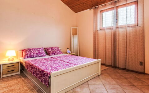 Paola: Design Intérieur, Lit, Sol, Meubles, Chambre, Sol, Bois, Pièce, Plafond, Drap De Lit