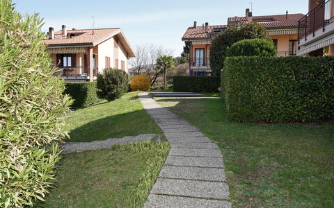 Casa Rigo: Herbe, Arbuste, Zone Résidentielle, Maison, Domicile, Jardin, Lot Terre, Couverture De Sol, Pelouse, Aménagement Paysager