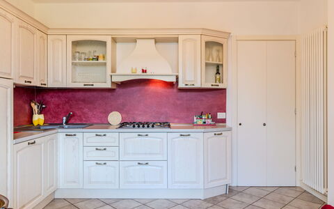 Raul: Design Intérieur, Domicile, Cuisine, Cabinetry, Pièce, Comptoir, Appartement, Placard, Plafond, Robinet