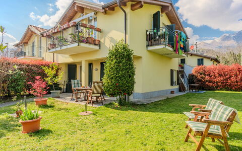 Raul: Maison, Zone Résidentielle, Domicile, Chalet, Pelouse, Biens, Jardin, Balcon, Banlieue, Villa