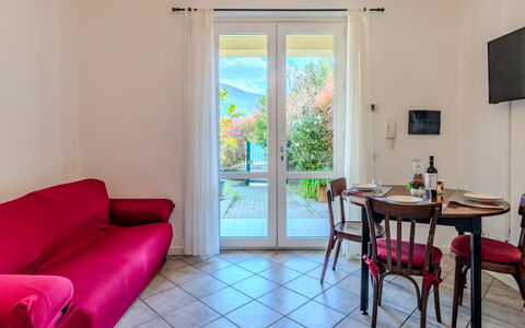 Raul: Sol, Meubles, Domicile, Sol, Appartement, Chaise, Table Cuisine Et Salle A Manger, Table Basse, Salon