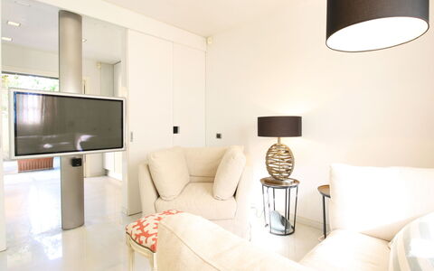 Villino Sonia: Meubles, Design Intérieur, Sol, Mur, Sol, Canapé, Salon, Bois, Pièce, Plafond