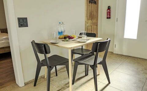 Huus Chloster, Apt Niesen: Meubles, Sol, Bois, Sol, Table, Chaise, Design Intérieur, Table Cuisine Et Salle A Manger, Salle À Manger, Tache De Bois