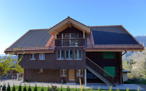 Huus Chloster, Apt Niesen: Bâtiment, Fenêtre, Bois, Maison, Toit, Domicile, Zone Résidentielle, Architecture, Siding, Façade