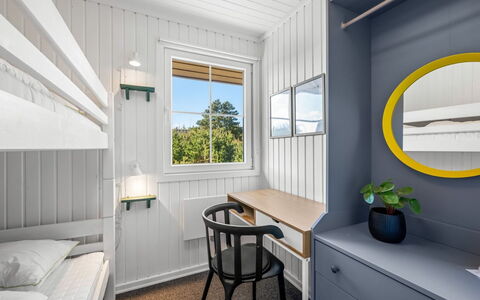 Brodde - 300M from the Sea: Bois, Planche, Dur, Chambre, Tache De Bois, Literie, Cadre De Lit, Daylighting, Lit