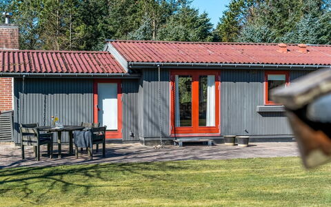 Thorvor - 400M from the Sea: Bois, Sol, Tache De Bois, Cabinetry, Comptoir, Cuisine, Luminaire Plomberie, Dur, Matériau Naturel, Évier