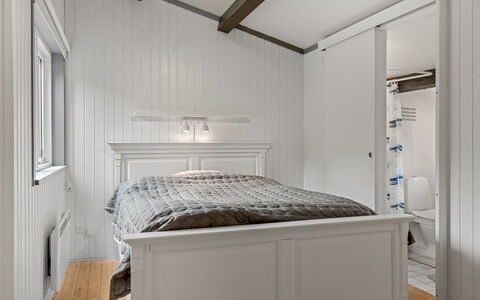 Thorvor - 400M from the Sea: Design Intérieur, Mur, Chambre, Sol, Bois, Meubles, Sol, Plafond, Lit, Pièce