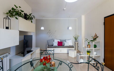 Calella: Meubles, Bois, Design Intérieur, Cabinetry, Cuisine, Sol, Comptoir, Placard, Pièce, Tache De Bois