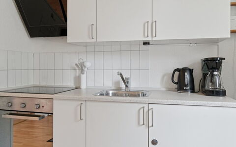 Felicia - 200M from the Sea: Cuisine, Appareil De Cuisine, Comptoir, Bois, Principaux Appliance, Evier, Sol, Évier, Design Intérieur, Cabinetry