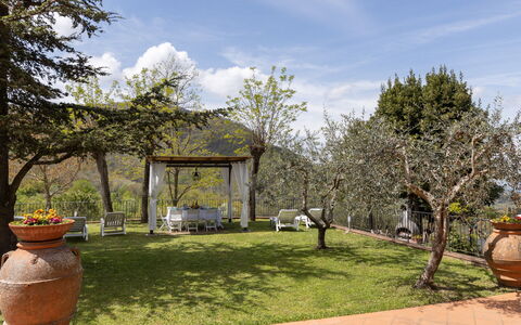 Agriturismo Casa Da Pietro: Meubles, Jardin, Arrière-Cour, Aménagement Paysager, Mobilier De Jardin, Chaise, Cour, Pelouse, Pot De Fleur, Ombre