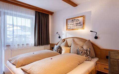 Niederau 26: Design Intérieur, Meubles, Lit, Chambre, Plafond, Domicile, Cadre De Lit, Literie, Linge, Drap De Lit