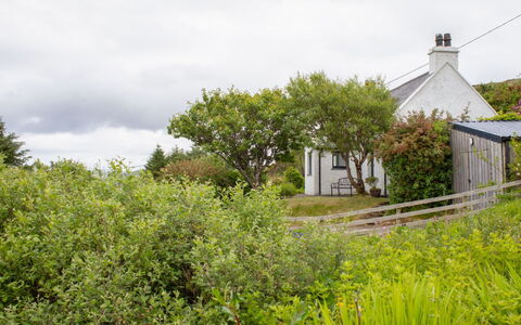 Galtrigill: Zone Résidentielle, Arbuste, Toit, Domicile, Chalet, Allée, Biens, Siding, Aménagement Paysager, Cour