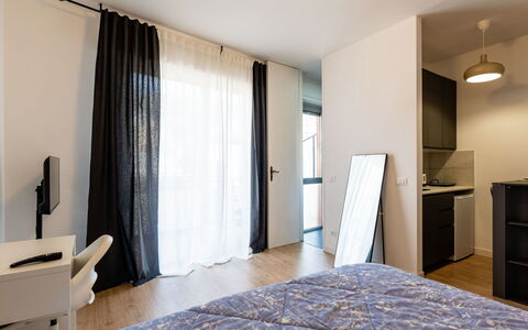 Modern Studio Nest: Zone Résidentielle, Arbuste, Toit, Domicile, Chalet, Allée, Biens, Siding, Aménagement Paysager, Cour