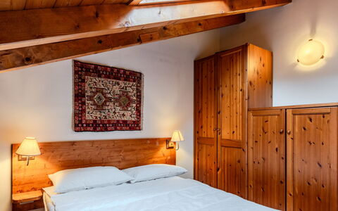 Deliziosa Mansarda: Design Intérieur, Bois, Lit, Chambre, Plafond, Drap De Lit, Meubles, Sol, Sol, Literie