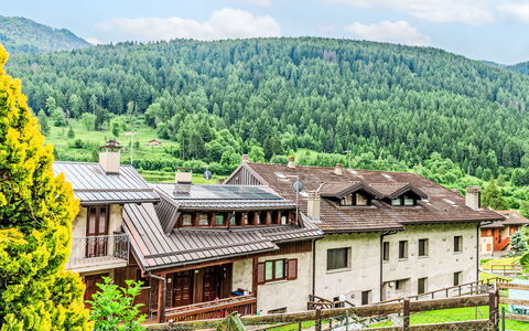 Deliziosa Mansarda: Architecture, Maison, Colline, Zone Rurale, Établissements Humains, Station De Montagne, Chaîne De Montagnes, Chalet, Vallée, Pente