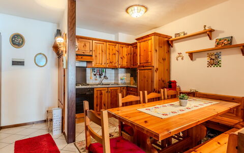 La Meridiana: Zone Résidentielle, Arbuste, Toit, Domicile, Chalet, Allée, Biens, Siding, Aménagement Paysager, Cour