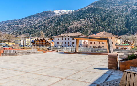 La Meridiana: Zone Résidentielle, Arbuste, Toit, Domicile, Chalet, Allée, Biens, Siding, Aménagement Paysager, Cour