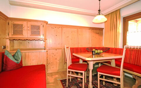 Manuel: Design Intérieur, Meubles, Sol, Sol, Plafond, Pièce, Tache De Bois, Salon, Luminaire, Cadre