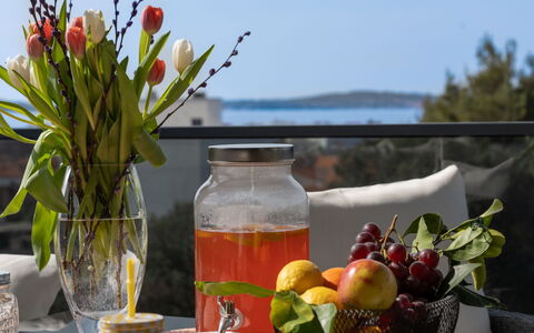 Giny: Vaisselle, Aliments, Serveware, Drinkware, Table, Meubles, Fruit, Fleurs De Coupe, Pot De Fleur, Ingrédient