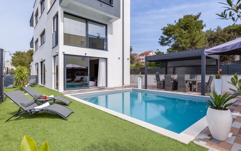 Giny: Zone Résidentielle, Appartement, Domicile, Condominium, Balcon, Piscine, Biens, Villa, Cour, Hôtel
